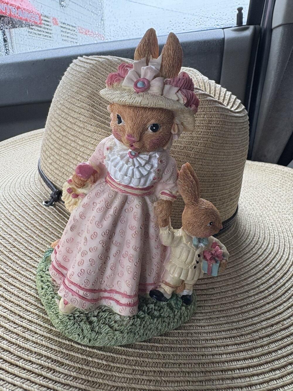 Vintage BEATRICE EASTER AND WALTER BUNNY 1995 FIGURINE